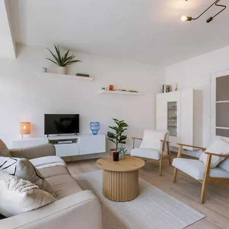 Hugo By The Harbor, Light-filled And Centrally Located - Free Parking Apartment Ostend