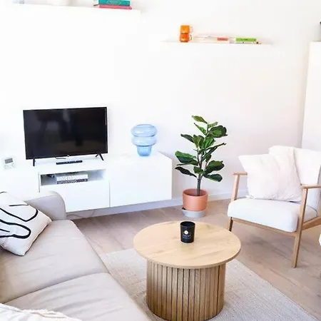 Hugo By The Harbor, Light-filled And Centrally Located - Free Parking Apartamento