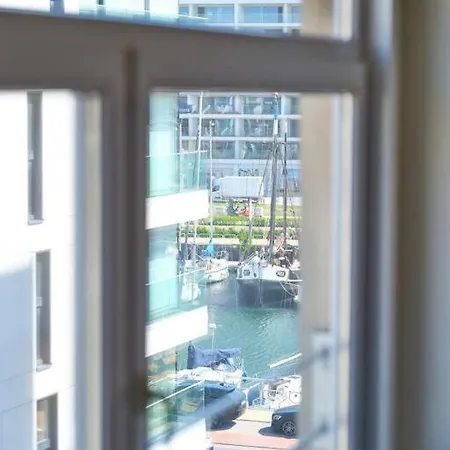 Hugo By The Harbor, Light-filled And Centrally Located - Free Parking *