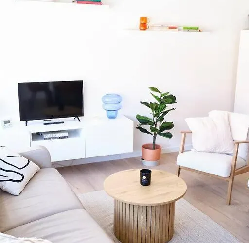 Hugo By The Harbor, Light-filled And Centrally Located - Free Parking 公寓