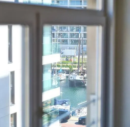 Hugo By The Harbor, Light-filled And Centrally Located - Free Parking *